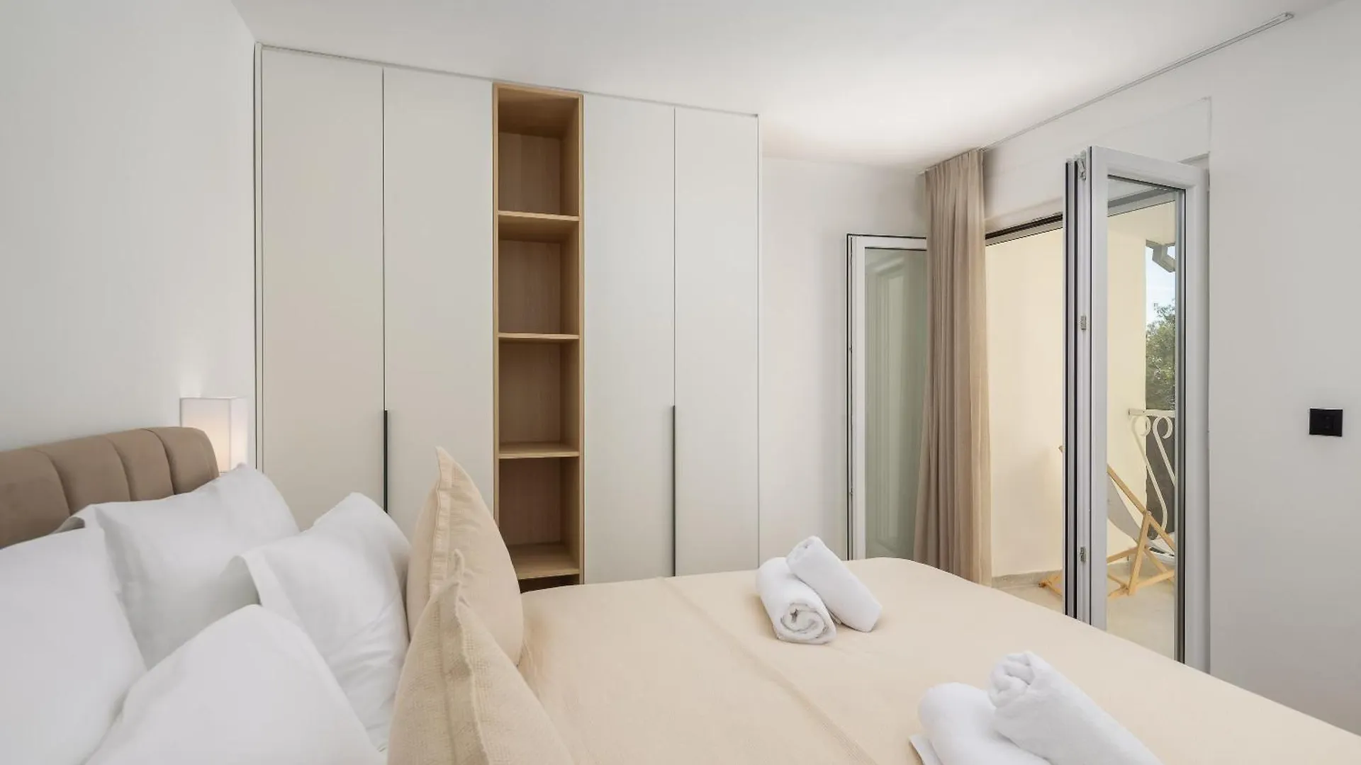 Leonela Apartment Split