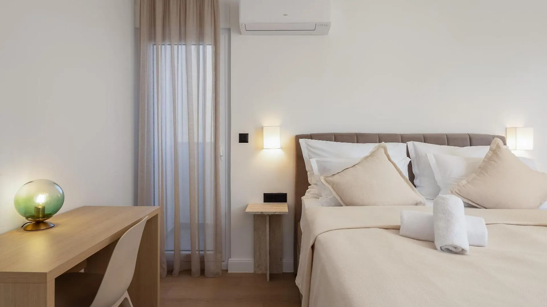 Leonela Apartment Split