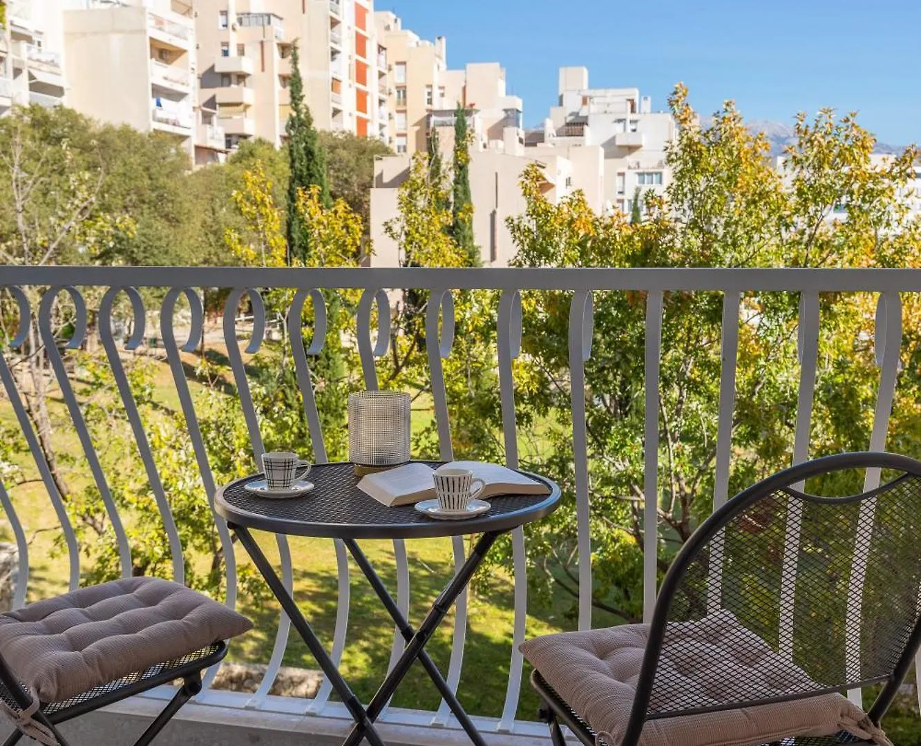 Leonela Apartment Split