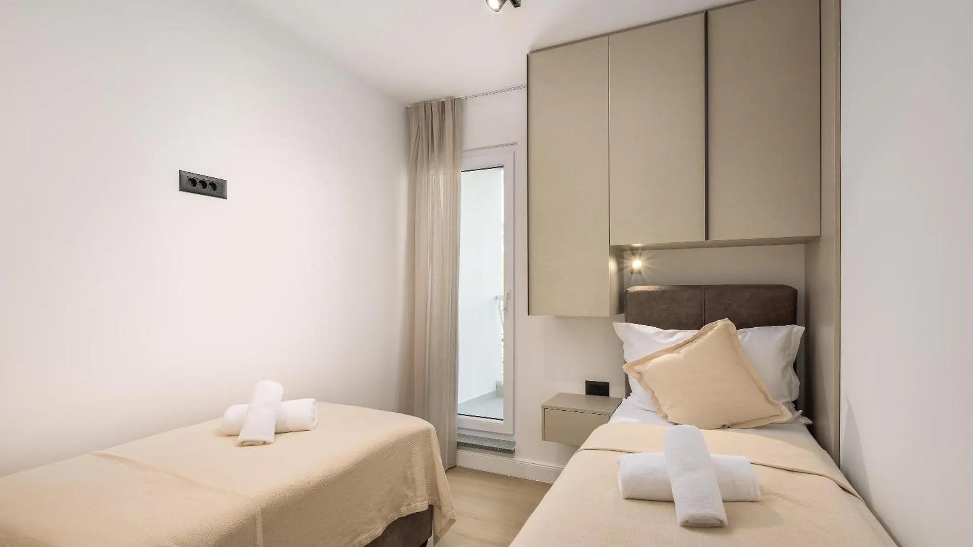 Leonela Apartment Split