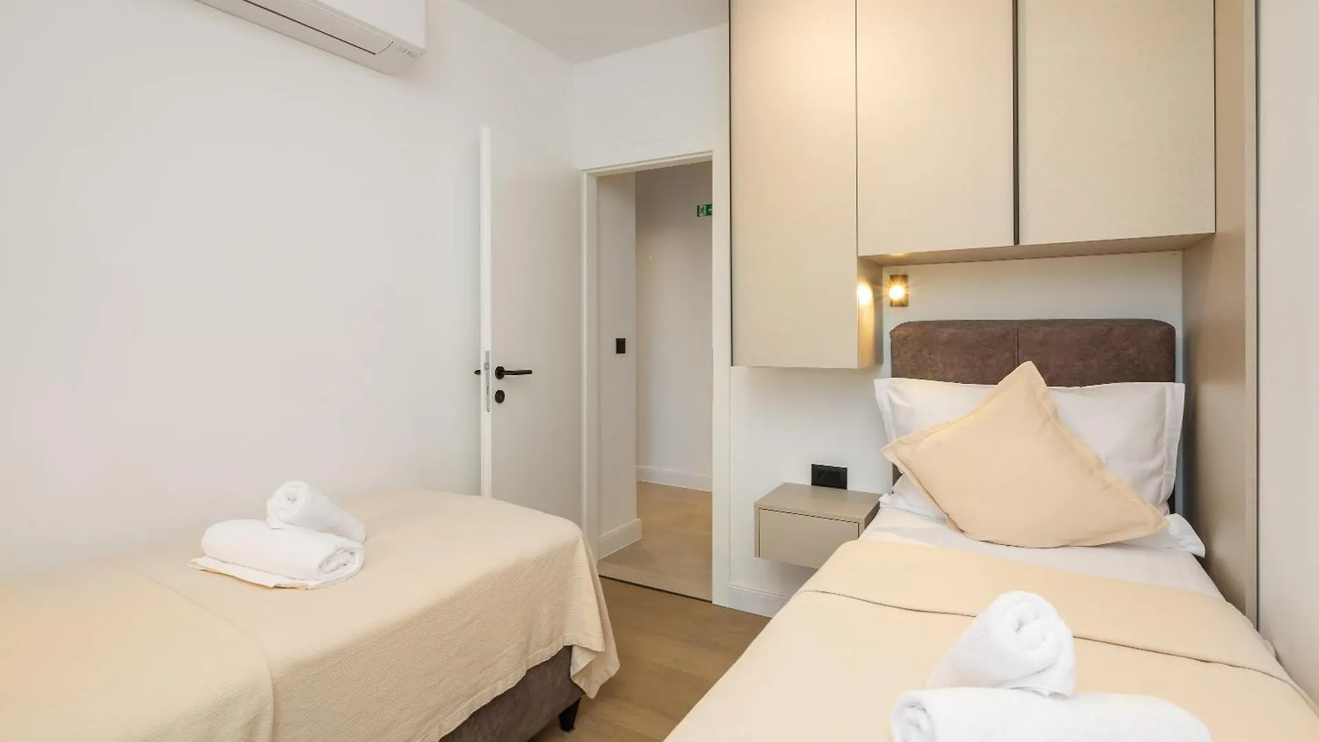 Leonela Apartment Split