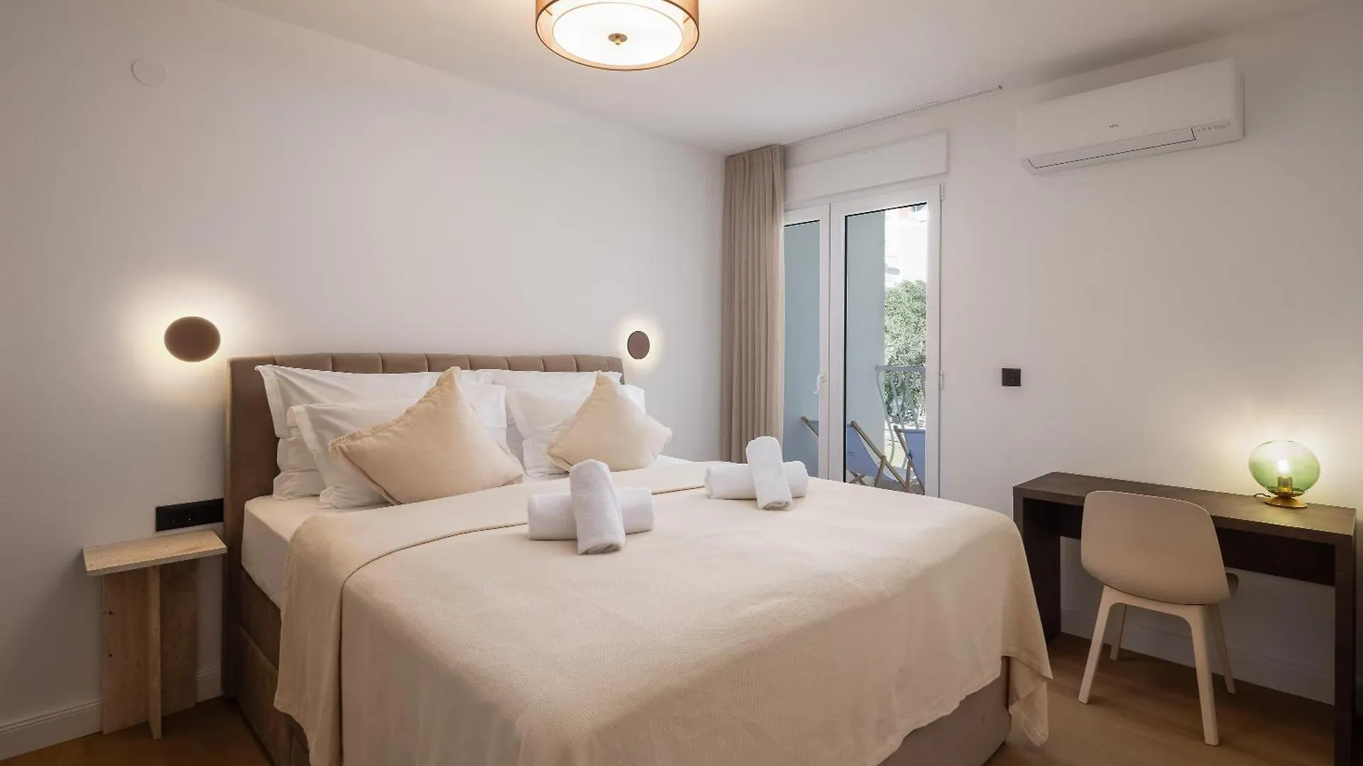 Leonela Apartment Split