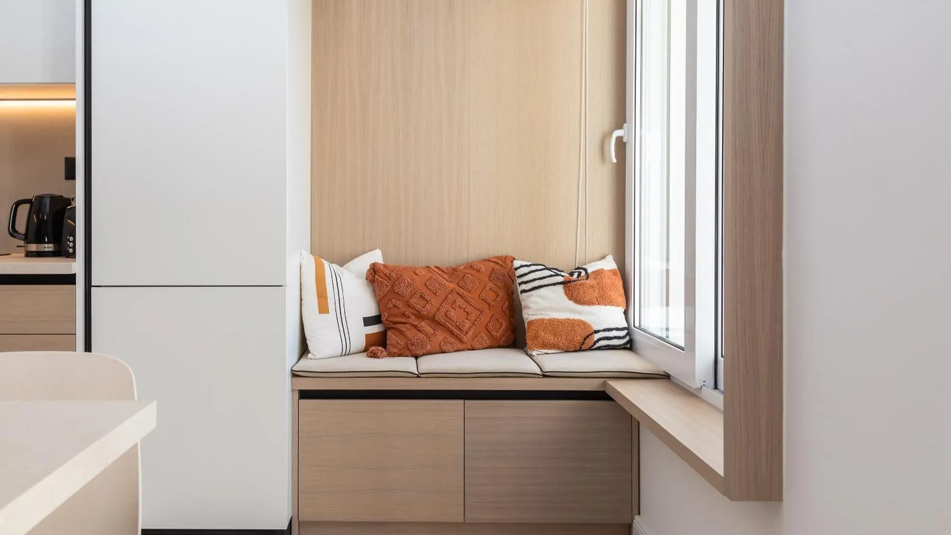 Leonela Apartment Split