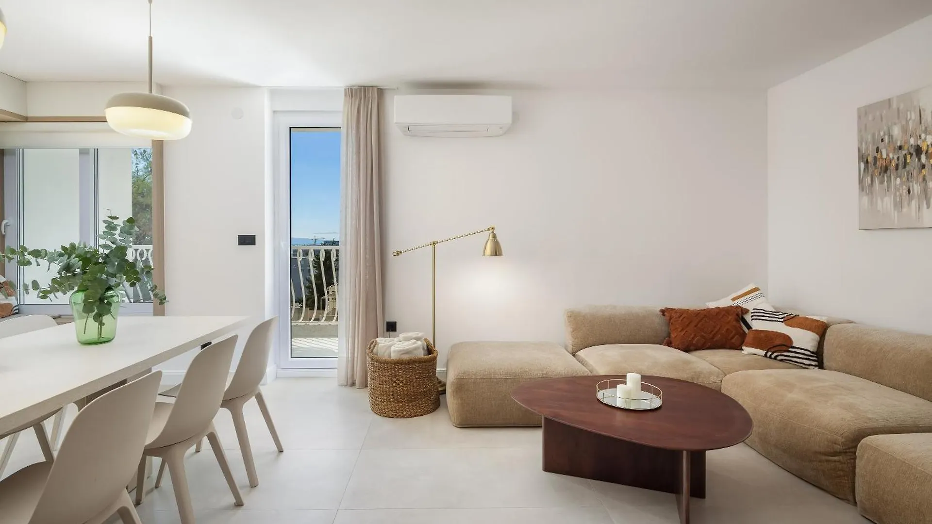 Leonela Apartment Split
