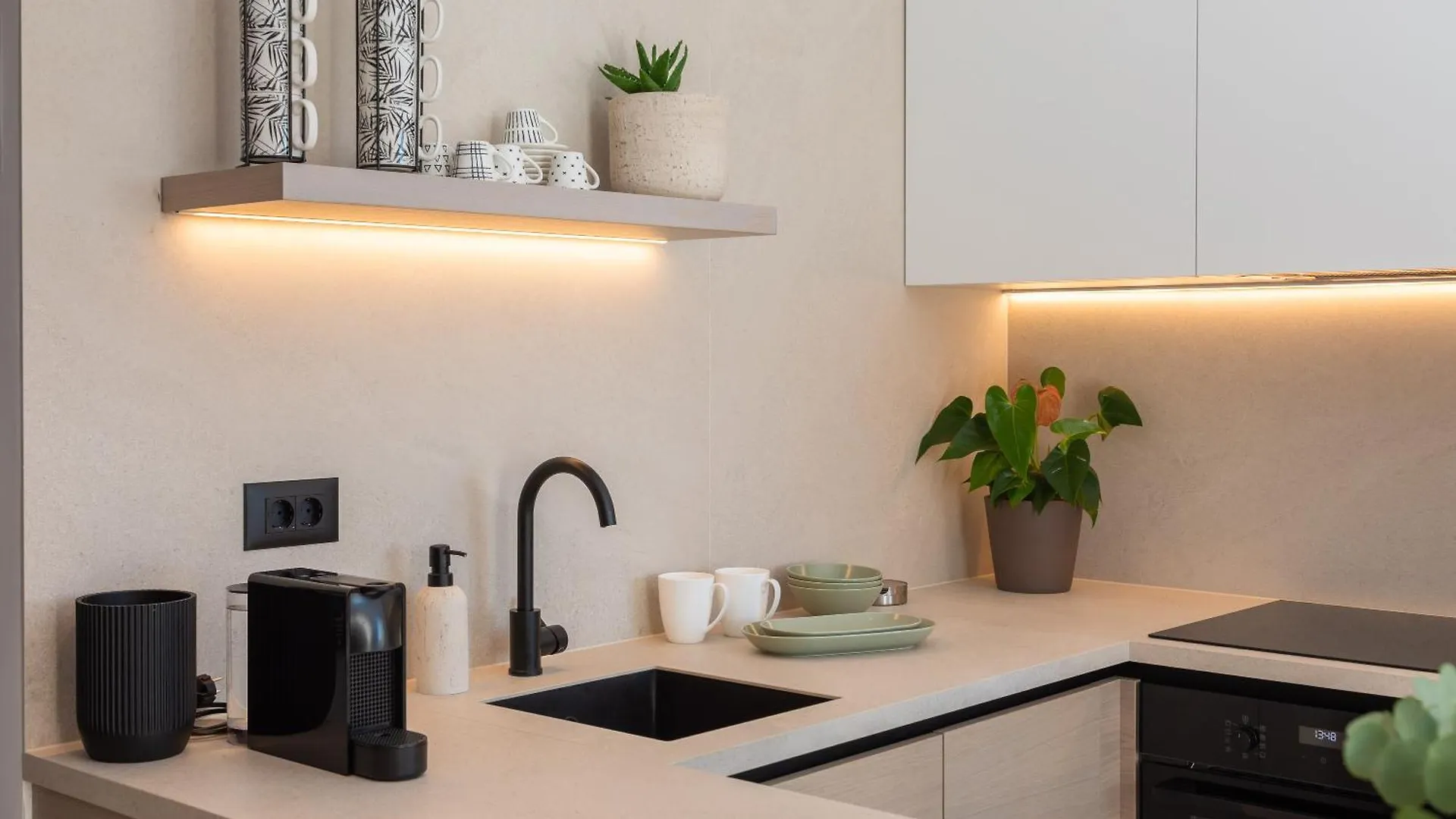 Leonela Apartment Split